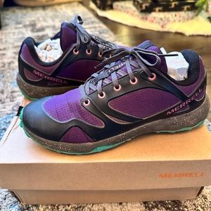 Like new Girls Merrell Hiking Sneaker